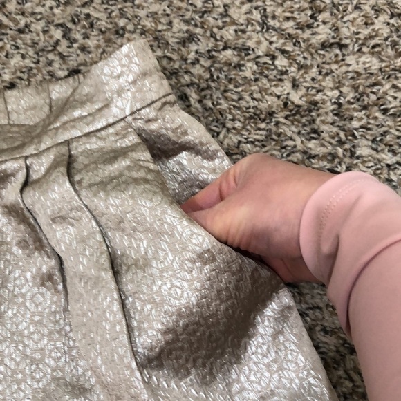 Babaton Gold Jacquard Shorts Size 6 - Picture 3 of 10